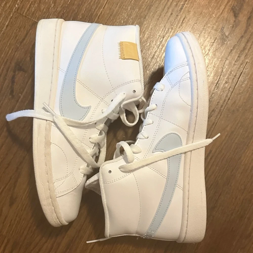 Nike shoes - Picture 3 of 4